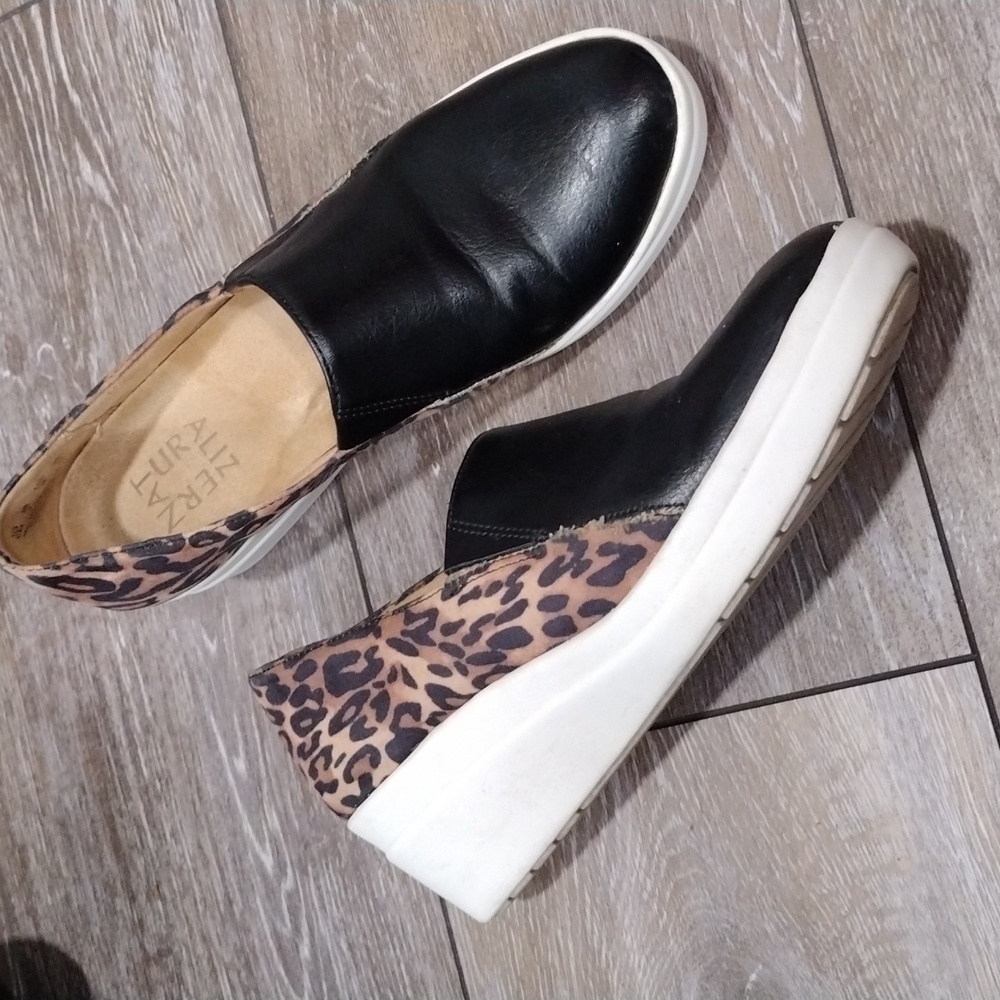 Naturalizer womens black and brown animal print wedges. Size 6